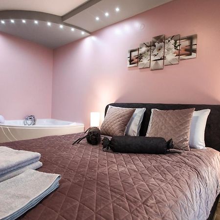 Room Jacuzzi “Athena” Суботиця Екстер'єр фото