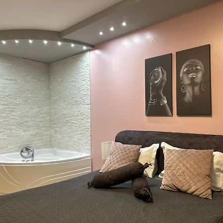 Room Jacuzzi “Athena” Суботиця Екстер'єр фото