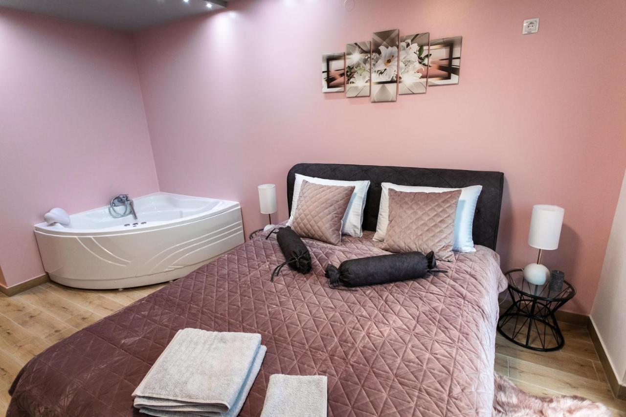 Room Jacuzzi “Athena” Суботиця Екстер'єр фото